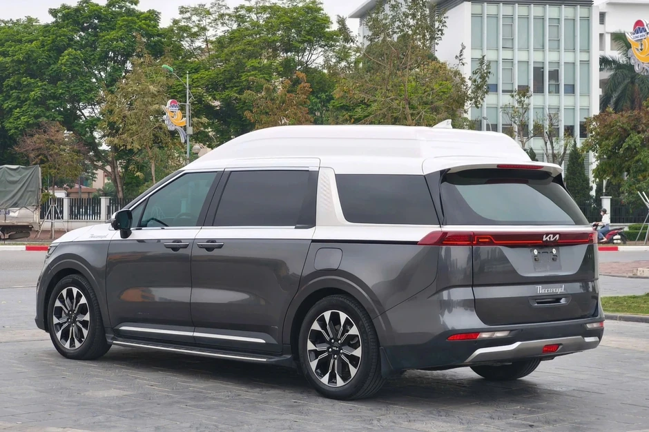 Kia Carnival Royal 4 năm tuổi được rao bán ngang giá xe sang Kia Carnival Royal 4 năm tuổi được rao bán ngang giá xe sang