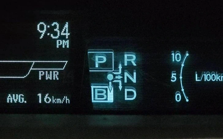 Lái ô tô hybrid leo dốc cao, vì sao không nên dùng chế độ số B? Lái ô tô hybrid leo dốc cao, vì sao không nên dùng chế độ số B?