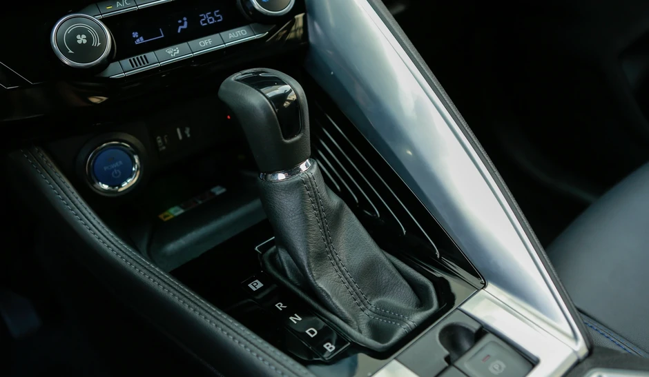 Lái ô tô hybrid leo dốc cao, vì sao không nên dùng chế độ số B? Lái ô tô hybrid leo dốc cao, vì sao không nên dùng chế độ số B?