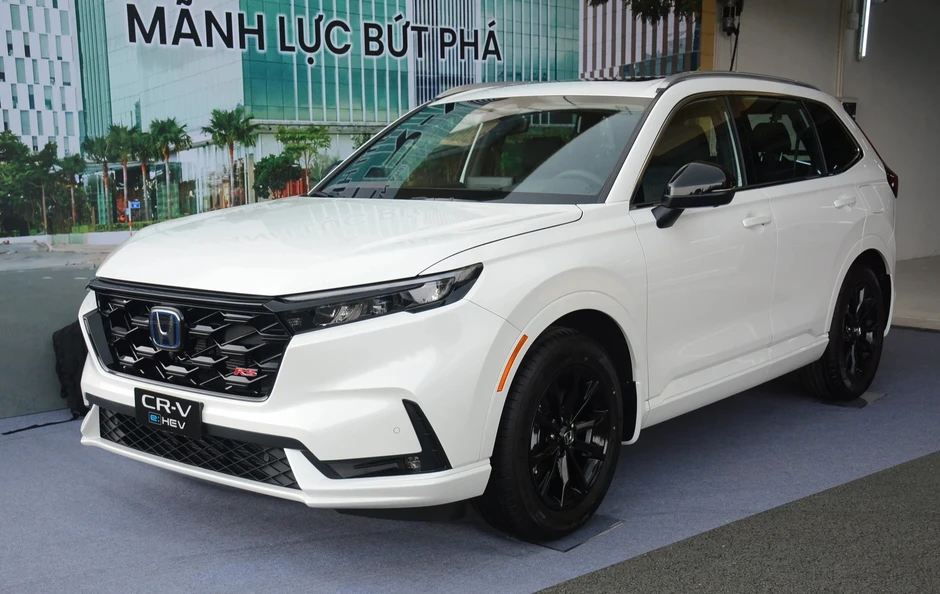 Lái ô tô hybrid leo dốc cao, vì sao không nên dùng chế độ số B? Lái ô tô hybrid leo dốc cao, vì sao không nên dùng chế độ số B?