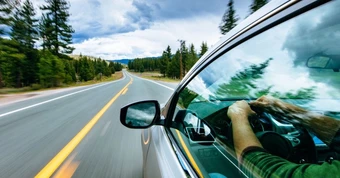 Lái xe đường dài: Bao lâu cần nghỉ ngơi để tránh 'giấc ngủ trắng' chết người?