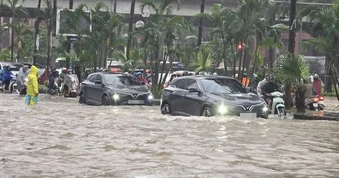 Lưu ý an toàn khi lái xe ô tô qua vùng ngập