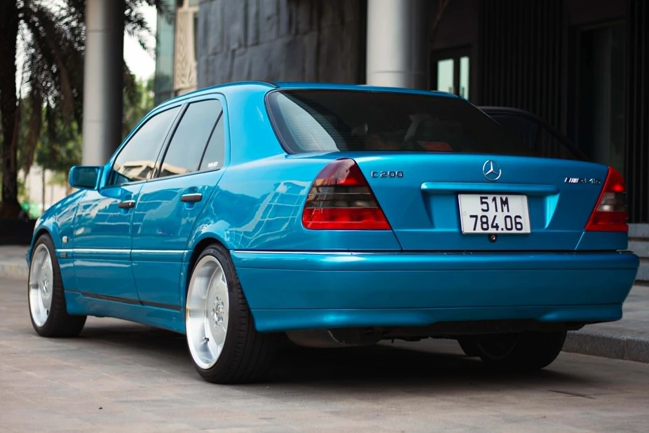 Mercedes C-Class số sàn rao 180 triệu đồng, người bán lưu ý "xe đời sâu"