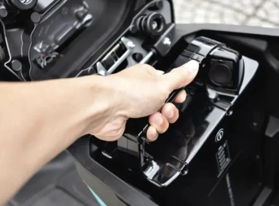 Mua xe máy điện nên chọn hình thức cắm sạc trực tiếp hay đổi pin? Mua xe máy điện nên chọn hình thức cắm sạc trực tiếp hay đổi pin?