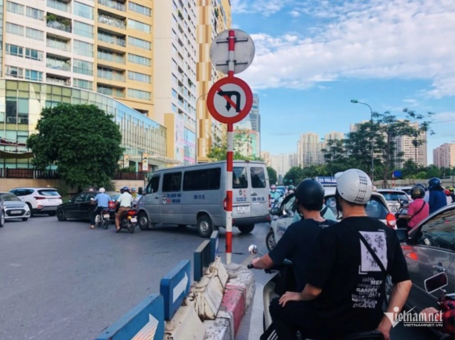 Những biển báo giao thông mà tài xế Việt rất dễ nhầm lẫn Những biển báo giao thông mà tài xế Việt rất dễ nhầm lẫn