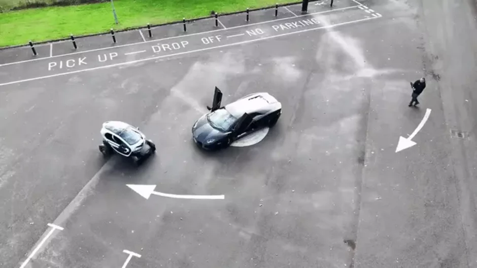 Ô tô điện mini lực kéo gấp đôi Lamborghini Aventador, chạy vượt Audi S1 Quattro
