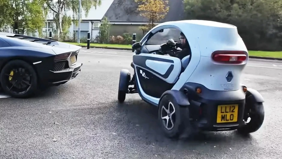 Ô tô điện mini lực kéo gấp đôi Lamborghini Aventador, chạy vượt Audi S1 Quattro