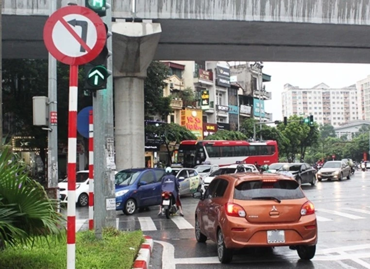 Quy định mới tài xế phải biết: Cấm rẽ trái có cấm quay đầu xe? Quy định mới tài xế phải biết: Cấm rẽ trái có cấm quay đầu xe?