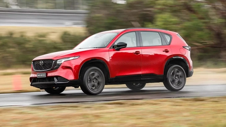 Sếp Mazda: 'Chưa có xe hybrid khiến tôi hài lòng, CX-5 HEV sẽ 'đã' hơn hẳn' Sếp Mazda: 'Chưa có xe hybrid khiến tôi hài lòng, CX-5 HEV sẽ 'đã' hơn hẳn'