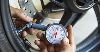 Tại sao phải kiểm tra áp suất lốp xe?