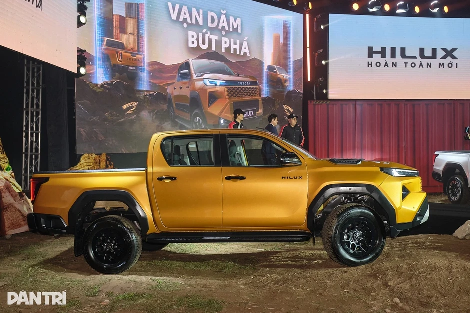Tầm giá 900 triệu đồng, chọn Toyota Hilux hay Mitsubishi Triton? Tầm giá 900 triệu đồng, chọn Toyota Hilux hay Mitsubishi Triton?