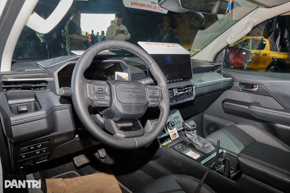 Tầm giá 900 triệu đồng, chọn Toyota Hilux hay Mitsubishi Triton? Tầm giá 900 triệu đồng, chọn Toyota Hilux hay Mitsubishi Triton?