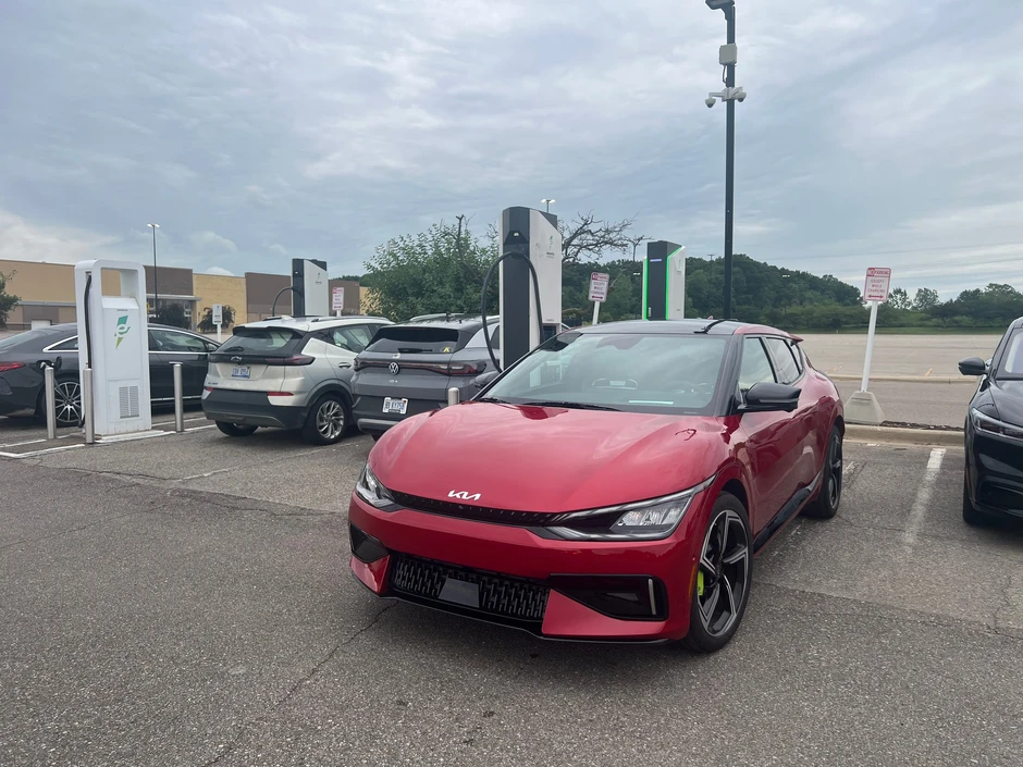 Test gần 10.000 ô tô điện tới 100.000km: Pin xe Kia, Hyundai ‘trâu bò’ nhất, rất nhiều mẫu xe châu Âu còn dung lượng trên 90%