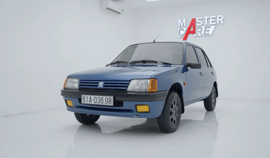 Thợ Việt hồi sinh Peugeot 205 hàng hiếm từ sắt rỉ thành long lanh: Mất một năm thực hiện, thay một loạt chi tiết từ ngoài vào trong Thợ Việt hồi sinh Peugeot 205 hàng hiếm từ sắt rỉ thành long lanh: Mất một năm thực hiện, thay một loạt chi tiết từ ngoài vào trong