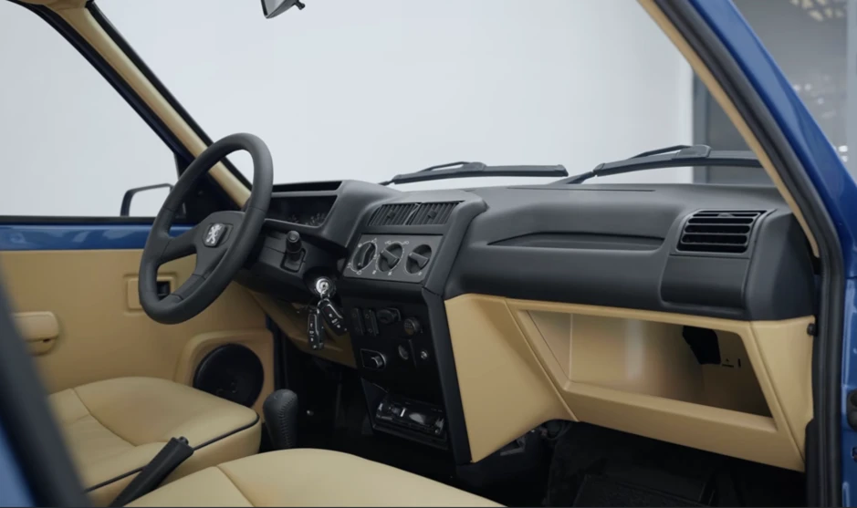 Thợ Việt hồi sinh Peugeot 205 hàng hiếm từ sắt rỉ thành long lanh: Mất một năm thực hiện, thay một loạt chi tiết từ ngoài vào trong Thợ Việt hồi sinh Peugeot 205 hàng hiếm từ sắt rỉ thành long lanh: Mất một năm thực hiện, thay một loạt chi tiết từ ngoài vào trong