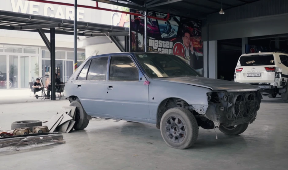 Thợ Việt hồi sinh Peugeot 205 hàng hiếm từ sắt rỉ thành long lanh: Mất một năm thực hiện, thay một loạt chi tiết từ ngoài vào trong Thợ Việt hồi sinh Peugeot 205 hàng hiếm từ sắt rỉ thành long lanh: Mất một năm thực hiện, thay một loạt chi tiết từ ngoài vào trong