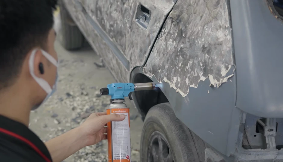 Thợ Việt hồi sinh Peugeot 205 hàng hiếm từ sắt rỉ thành long lanh: Mất một năm thực hiện, thay một loạt chi tiết từ ngoài vào trong Thợ Việt hồi sinh Peugeot 205 hàng hiếm từ sắt rỉ thành long lanh: Mất một năm thực hiện, thay một loạt chi tiết từ ngoài vào trong