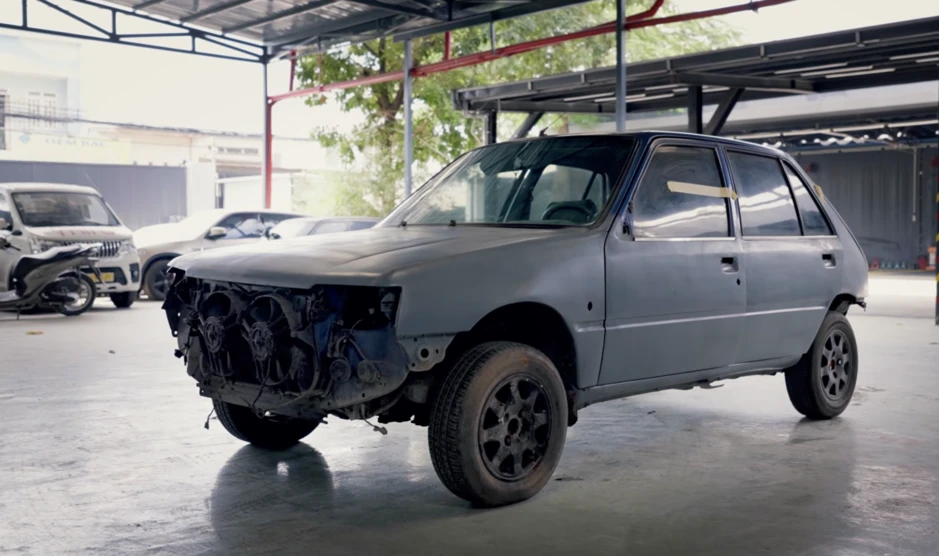 Thợ Việt hồi sinh Peugeot 205 hàng hiếm từ sắt rỉ thành long lanh: Mất một năm thực hiện, thay một loạt chi tiết từ ngoài vào trong Thợ Việt hồi sinh Peugeot 205 hàng hiếm từ sắt rỉ thành long lanh: Mất một năm thực hiện, thay một loạt chi tiết từ ngoài vào trong
