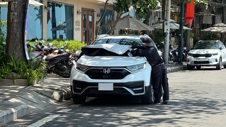 Trời nắng gắt, chọn chỗ đậu ô tô sao cho hợp lý? Trời nắng gắt, chọn chỗ đậu ô tô sao cho hợp lý?