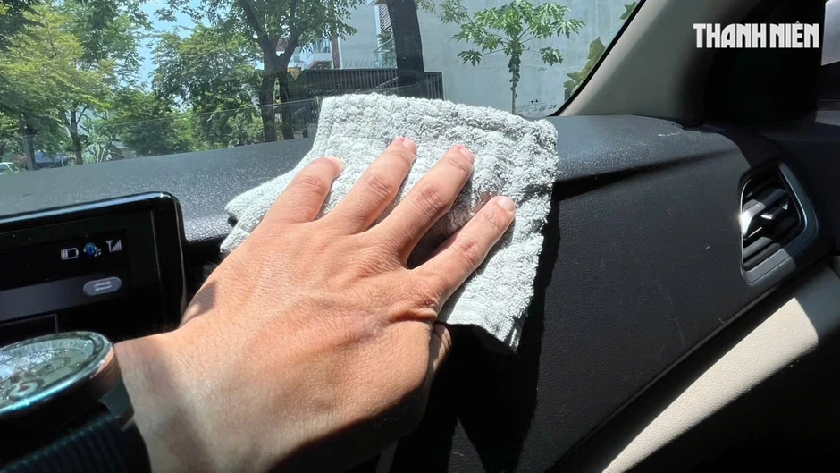 Tự rửa ô tô, nhiều chủ xe thường mắc sai lầm khi vệ sinh nội thất