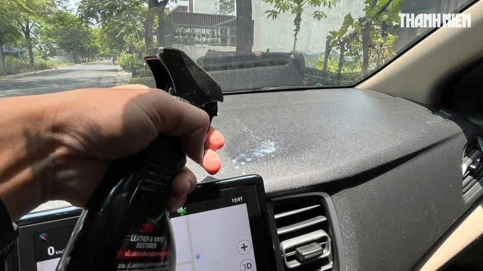 Tự rửa ô tô, nhiều chủ xe thường mắc sai lầm khi vệ sinh nội thất