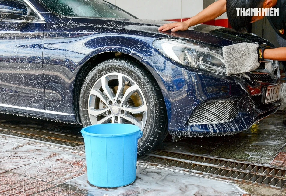 Tự rửa ô tô, nhiều chủ xe thường mắc sai lầm khi vệ sinh nội thất