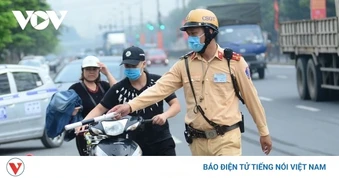 Xi nhan trái nhưng rẽ phải bị phạt bao nhiêu tiền?