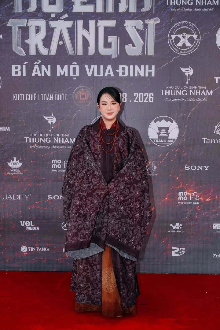 ‘Mẹ chồng triệu view’ trên TikTok đóng 'Hộ linh tráng sĩ': Tôi không 'cướp' nghề ‘Mẹ chồng triệu view’ trên TikTok đóng 'Hộ linh tráng sĩ': Tôi không 'cướp' nghề