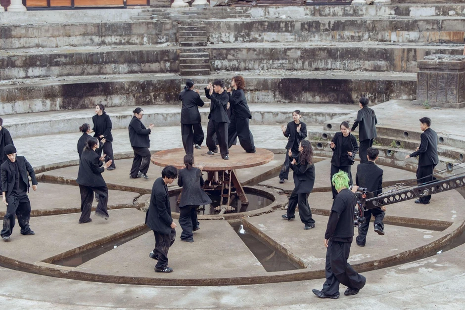 ‘Nước’ và những kết nối vượt khỏi sân khấu của Last Fire Crew
