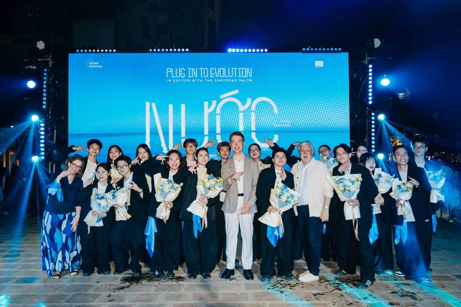‘Nước’ và những kết nối vượt khỏi sân khấu của Last Fire Crew