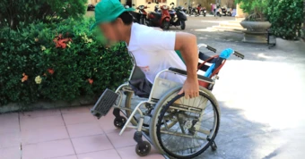 1 tấc thềm thôi cũng là 'bức tường', xây công trình sao nỡ quên người khuyết tật