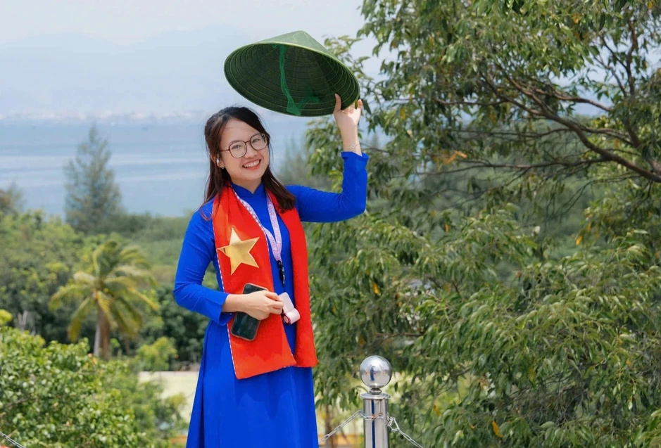 10 năm đứng cổng trường thi, cô gái này làm điều khiến sĩ tử không thể quên 10 năm đứng cổng trường thi, cô gái này làm điều khiến sĩ tử không thể quên