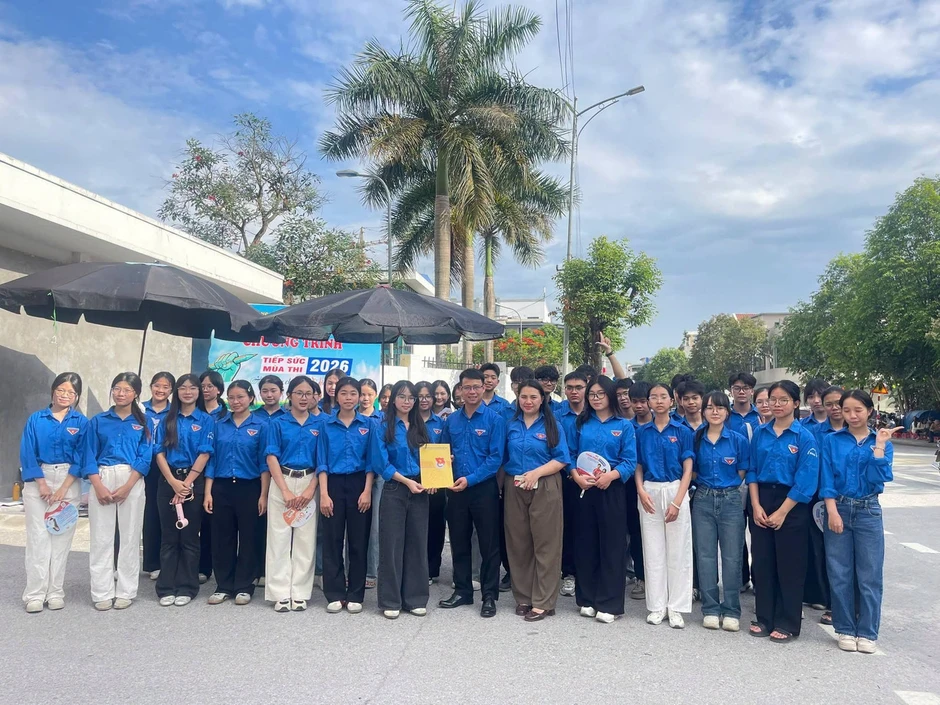 100 đội hình thanh niên tình nguyện tiếp sức sĩ tử 100 đội hình thanh niên tình nguyện tiếp sức sĩ tử