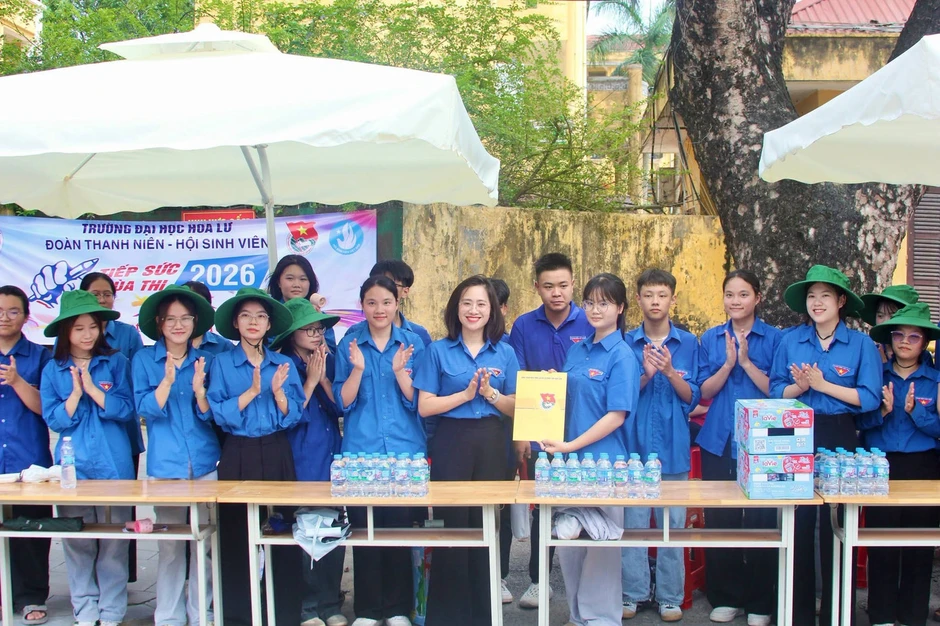 100 đội hình thanh niên tình nguyện tiếp sức sĩ tử 100 đội hình thanh niên tình nguyện tiếp sức sĩ tử