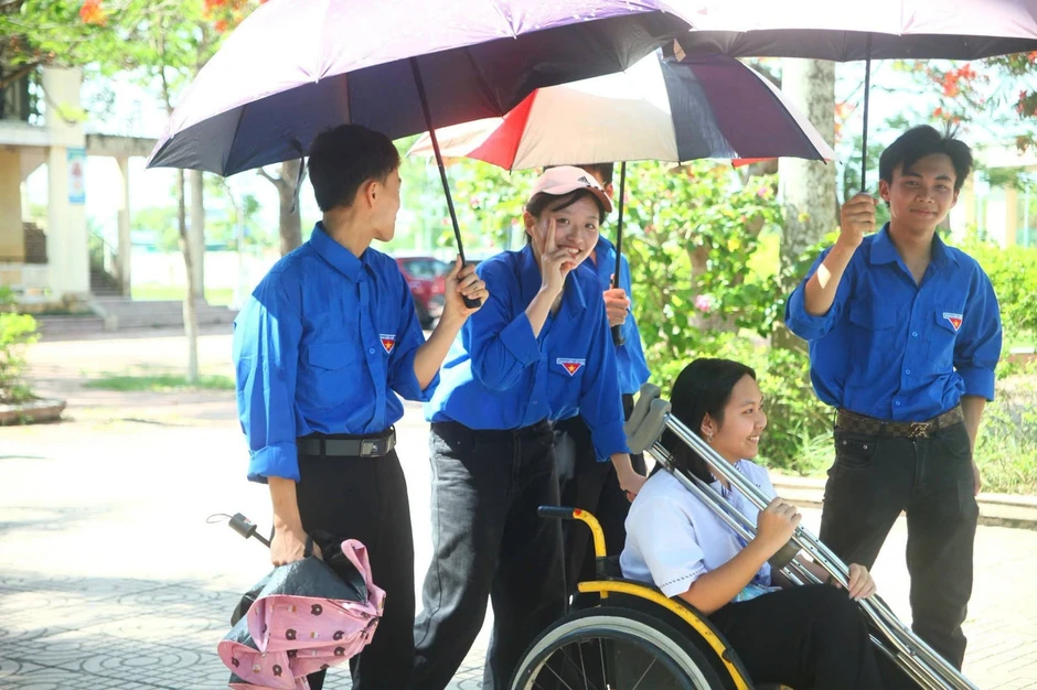 100 đội hình thanh niên tình nguyện tiếp sức sĩ tử 100 đội hình thanh niên tình nguyện tiếp sức sĩ tử