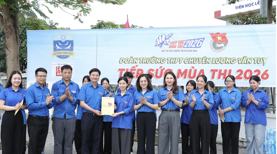 100 đội hình thanh niên tình nguyện tiếp sức sĩ tử 100 đội hình thanh niên tình nguyện tiếp sức sĩ tử