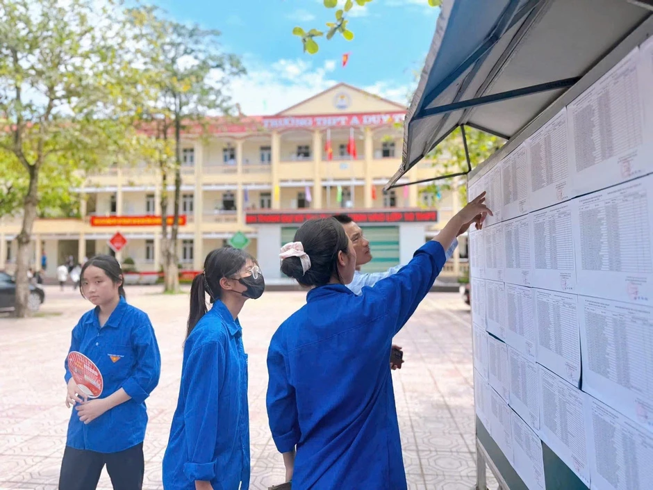 100 đội hình thanh niên tình nguyện tiếp sức sĩ tử 100 đội hình thanh niên tình nguyện tiếp sức sĩ tử