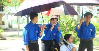 100 đội hình thanh niên tình nguyện tiếp sức sĩ tử