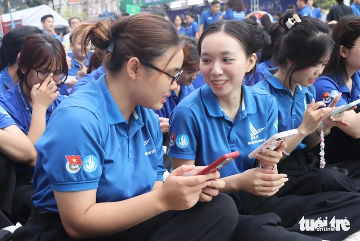 100% phường, xã, đặc khu TP.HCM có đội hình 'Mùa hè số' hỗ trợ người dân 100% phường, xã, đặc khu TP.HCM có đội hình 'Mùa hè số' hỗ trợ người dân