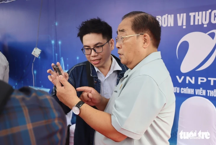 100% phường, xã, đặc khu TP.HCM có đội hình 'Mùa hè số' hỗ trợ người dân 100% phường, xã, đặc khu TP.HCM có đội hình 'Mùa hè số' hỗ trợ người dân