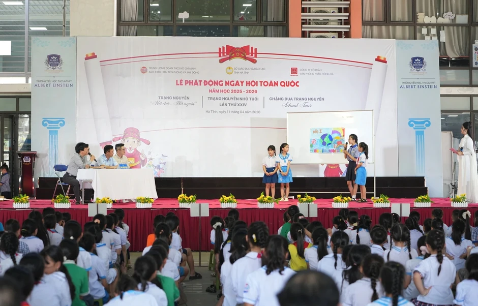115 'sĩ tử nhí' Hà Tĩnh tranh tài tại Ngày hội Trạng Nguyên 115 'sĩ tử nhí' Hà Tĩnh tranh tài tại Ngày hội Trạng Nguyên