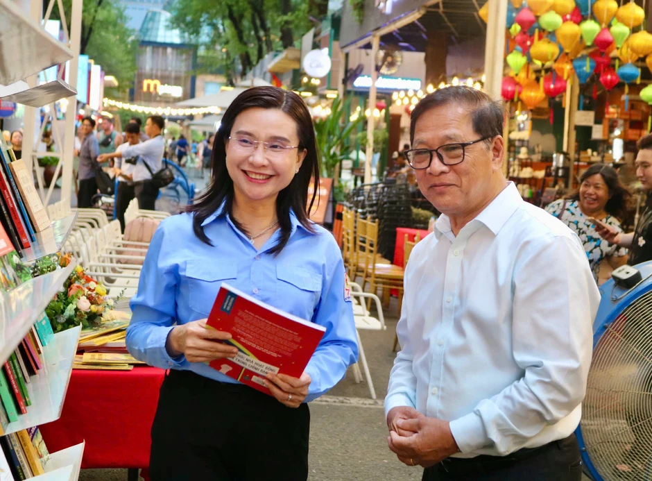 2.000 cuốn sách ý nghĩa dành cho thiếu nhi 2.000 cuốn sách ý nghĩa dành cho thiếu nhi