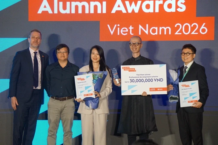 4 nhà khoa học, lãnh đạo, nghệ sĩ Việt được Hội đồng Anh trao giải 4 nhà khoa học, lãnh đạo, nghệ sĩ Việt được Hội đồng Anh trao giải