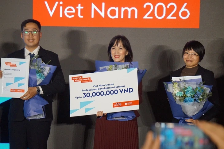 4 nhà khoa học, lãnh đạo, nghệ sĩ Việt được Hội đồng Anh trao giải 4 nhà khoa học, lãnh đạo, nghệ sĩ Việt được Hội đồng Anh trao giải