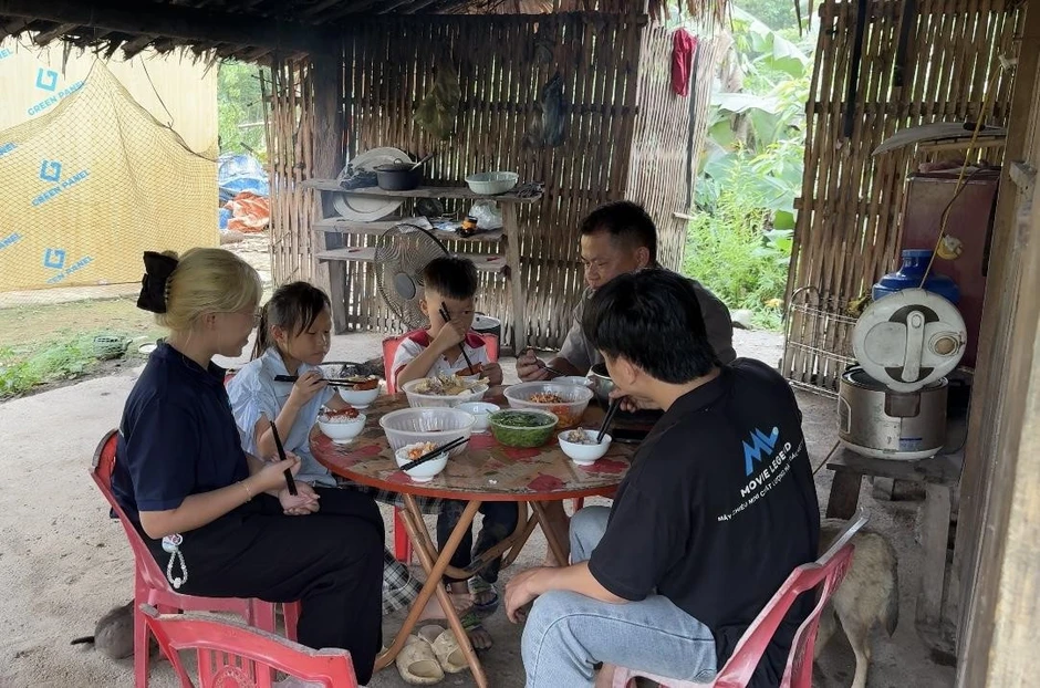 7 ngày - 3 bạn trẻ thành phố 'hoán đổi' với trẻ em vùng cao 7 ngày - 3 bạn trẻ thành phố 'hoán đổi' với trẻ em vùng cao
