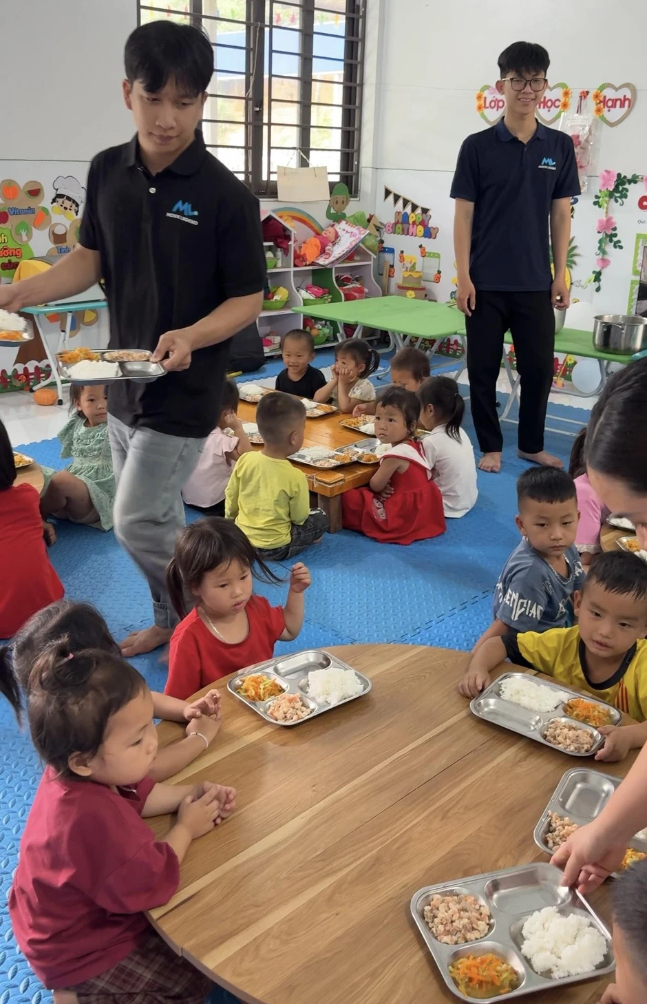 7 ngày - 3 bạn trẻ thành phố 'hoán đổi' với trẻ em vùng cao 7 ngày - 3 bạn trẻ thành phố 'hoán đổi' với trẻ em vùng cao