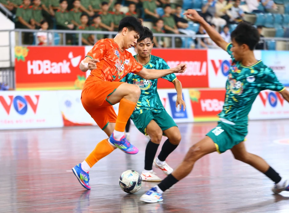 8 đội bóng tranh tài tại Giải Futsal sinh viên khu vực ĐBSCL 8 đội bóng tranh tài tại Giải Futsal sinh viên khu vực ĐBSCL