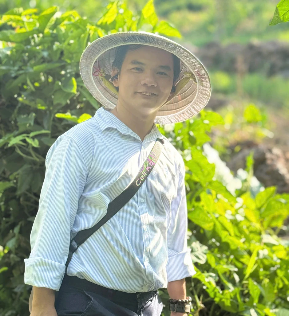 8 năm đứng ở bến xe, đổi lại là cả một đời ký ức không thể quên 8 năm đứng ở bến xe, đổi lại là cả một đời ký ức không thể quên