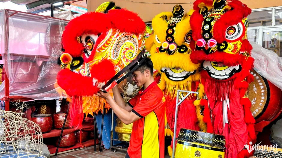 8X hơn 14 năm thổi hồn vào những chiếc đầu lân ở Thái Nguyên 8X hơn 14 năm thổi hồn vào những chiếc đầu lân ở Thái Nguyên
