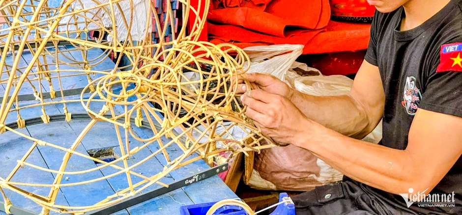 8X hơn 14 năm thổi hồn vào những chiếc đầu lân ở Thái Nguyên 8X hơn 14 năm thổi hồn vào những chiếc đầu lân ở Thái Nguyên